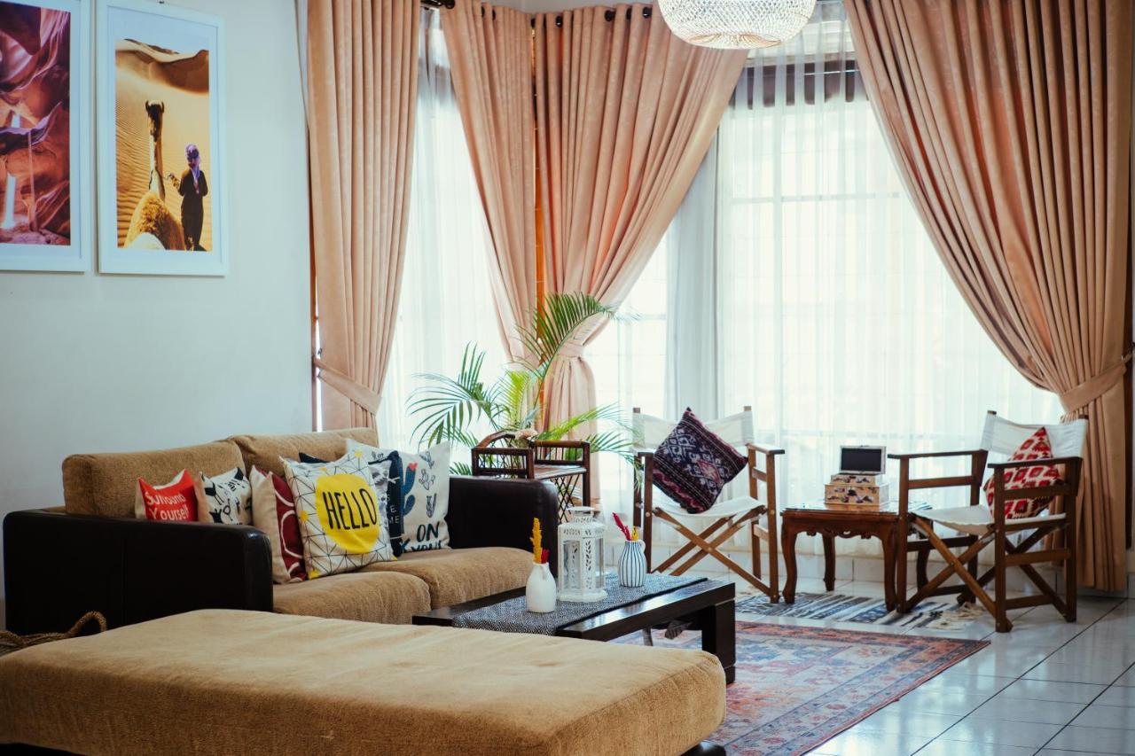 Bed and Breakfast Roemah Renjana Бандунг Экстерьер фото