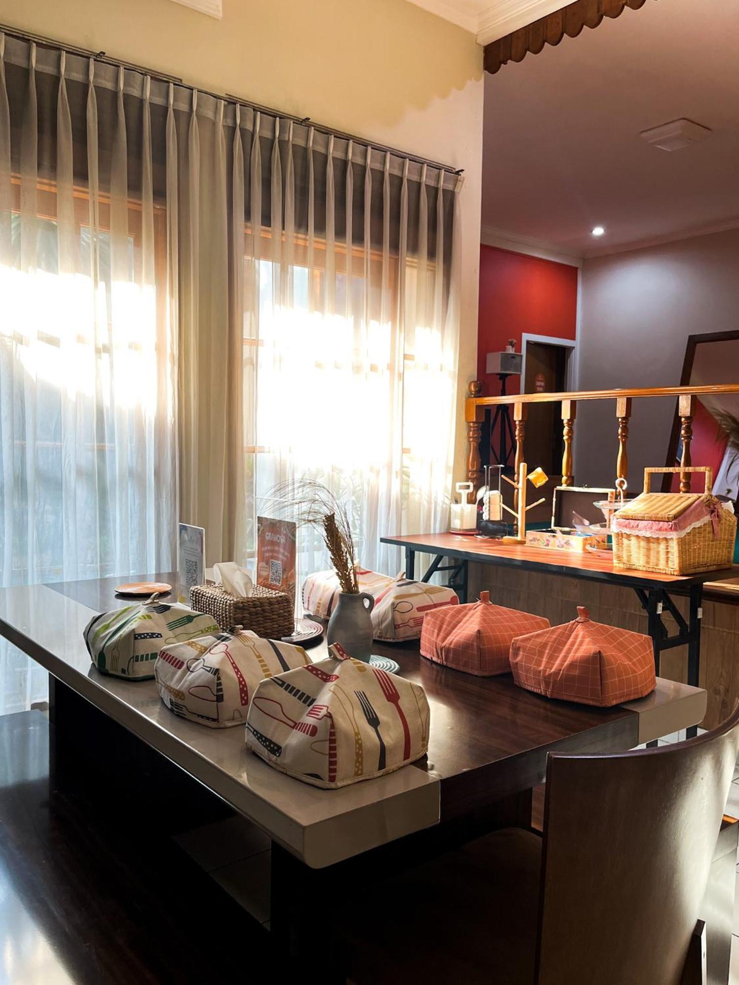 Bed and Breakfast Roemah Renjana Бандунг Экстерьер фото