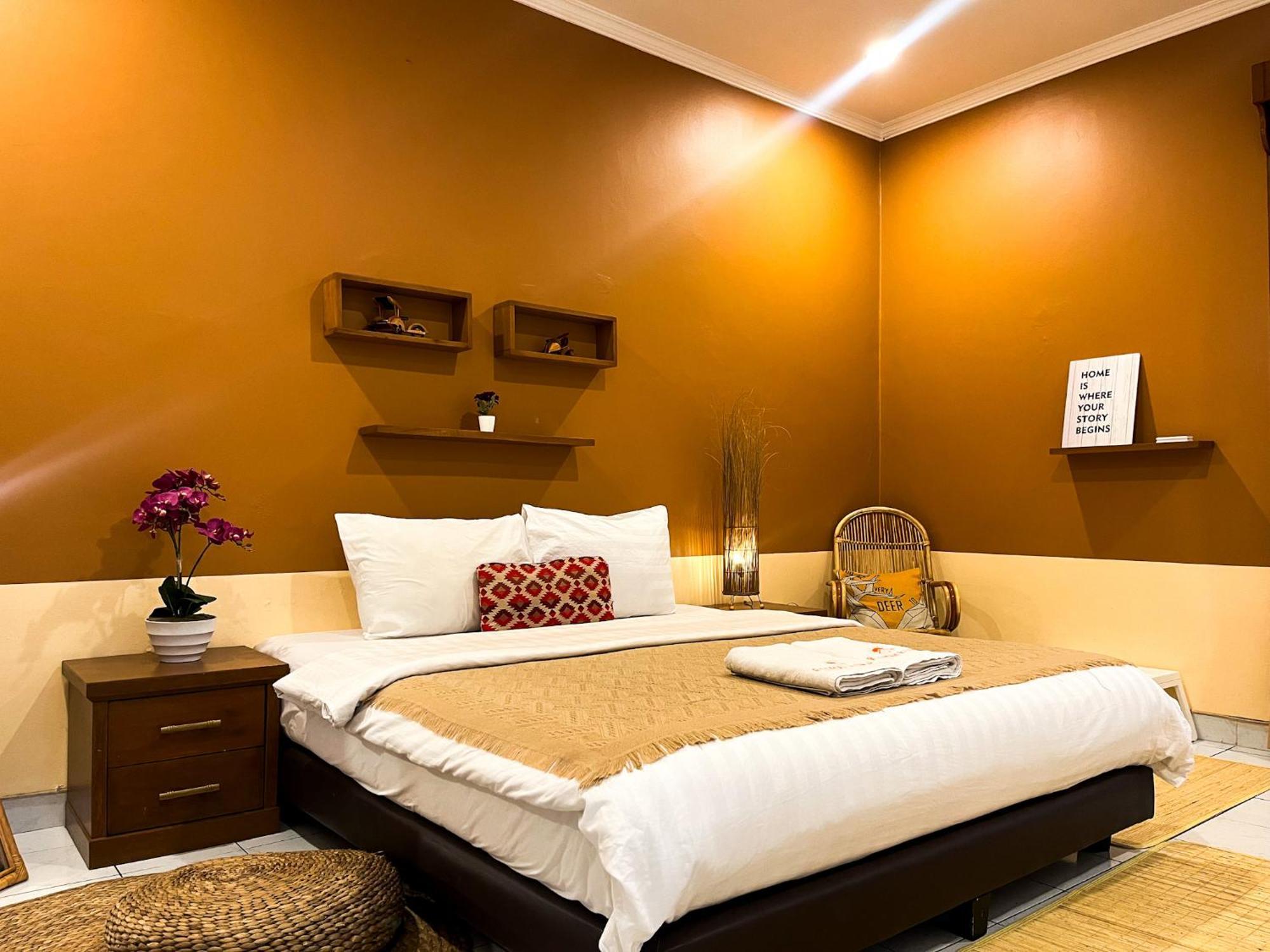 Bed and Breakfast Roemah Renjana Бандунг Экстерьер фото