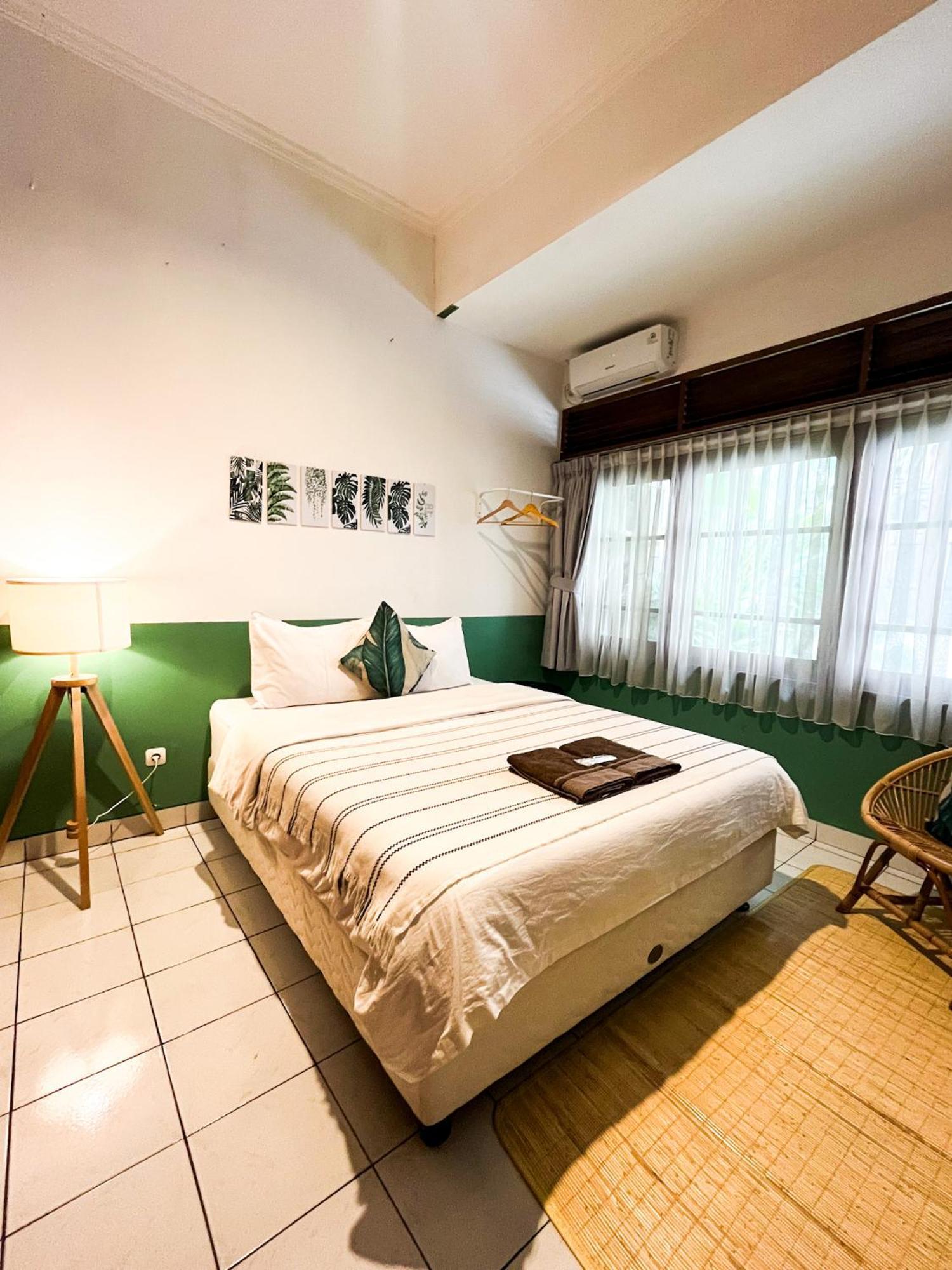 Bed and Breakfast Roemah Renjana Бандунг Экстерьер фото